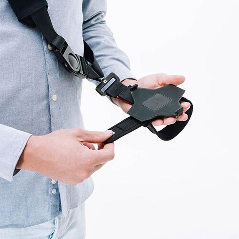 Fastening system XSTRAP with shoulder strap to carry the CORET4